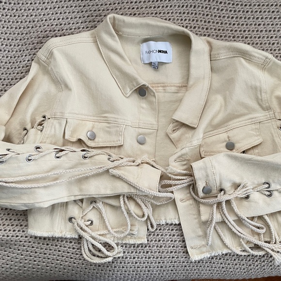 NWOT FASHION NOVA Can't Keep Up Denim Jacket - XL - Picture 5 of 10